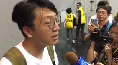 【學苑即時】00:48 梁天琦就是次選舉發表感言。他指參照上次新東補選 15% 的得票率，約每區能取得此成果就能有一至兩席的進賬。他又指民調數據沒意思，民調數據高或低都要盡力爭取每一票。 對有大量泛民棄選，他表示若他們真以「大局為重」，為何不在參選時預先協調，認為做法不負責任。 被問及與熱普城的關係時，他表示在選舉其間與熱普城的政治主張有所不同，在同區參選可說是競爭對手，但選舉與關係是兩回事，希望全部本土派能當選。